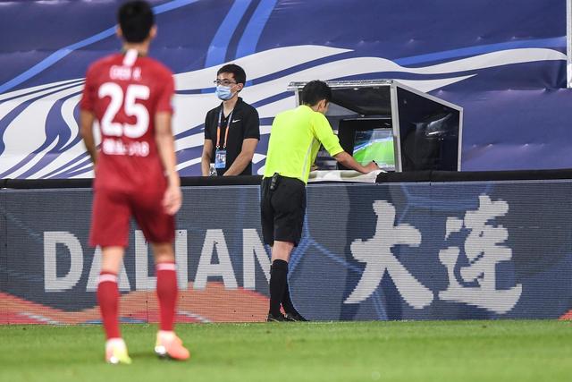 泰山0-1横滨数据：射门23-15射正8-7 红牌1-1